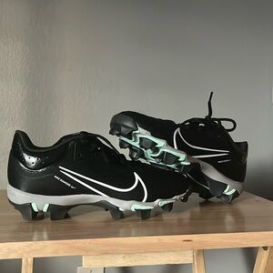 W Hyper-diamond 4 Keystone Nike Softball shoes.